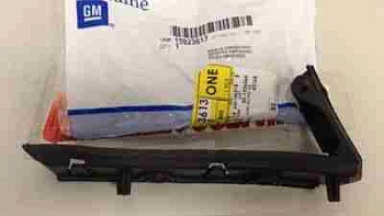 Крепление переднего бампера правое  Chevrolet Tahoe  Avalanche 2007-2013 GM арт. 15923613