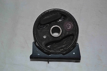 Подушка двигателя передняя CHRYSLER арт. 5105493AB