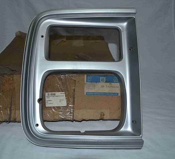 Рамка правой фары (серая) Сhevy Van G20 1983-1984 GM арт. 14048626