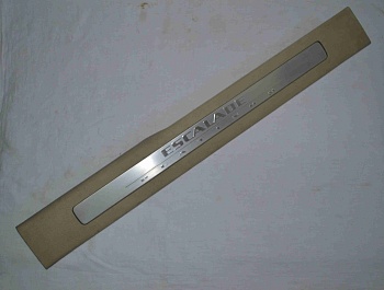 Накладка порога LH Cadillac Escalade 2008 GM артикул: 15877375