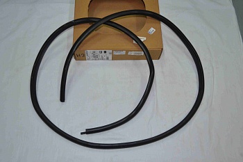 Уплотнитель задней правой двери GM артикул: 25910531