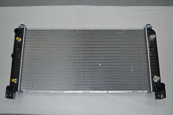 Радиатор охлаждения 60 л 2003-2007 GM арт. 15841574